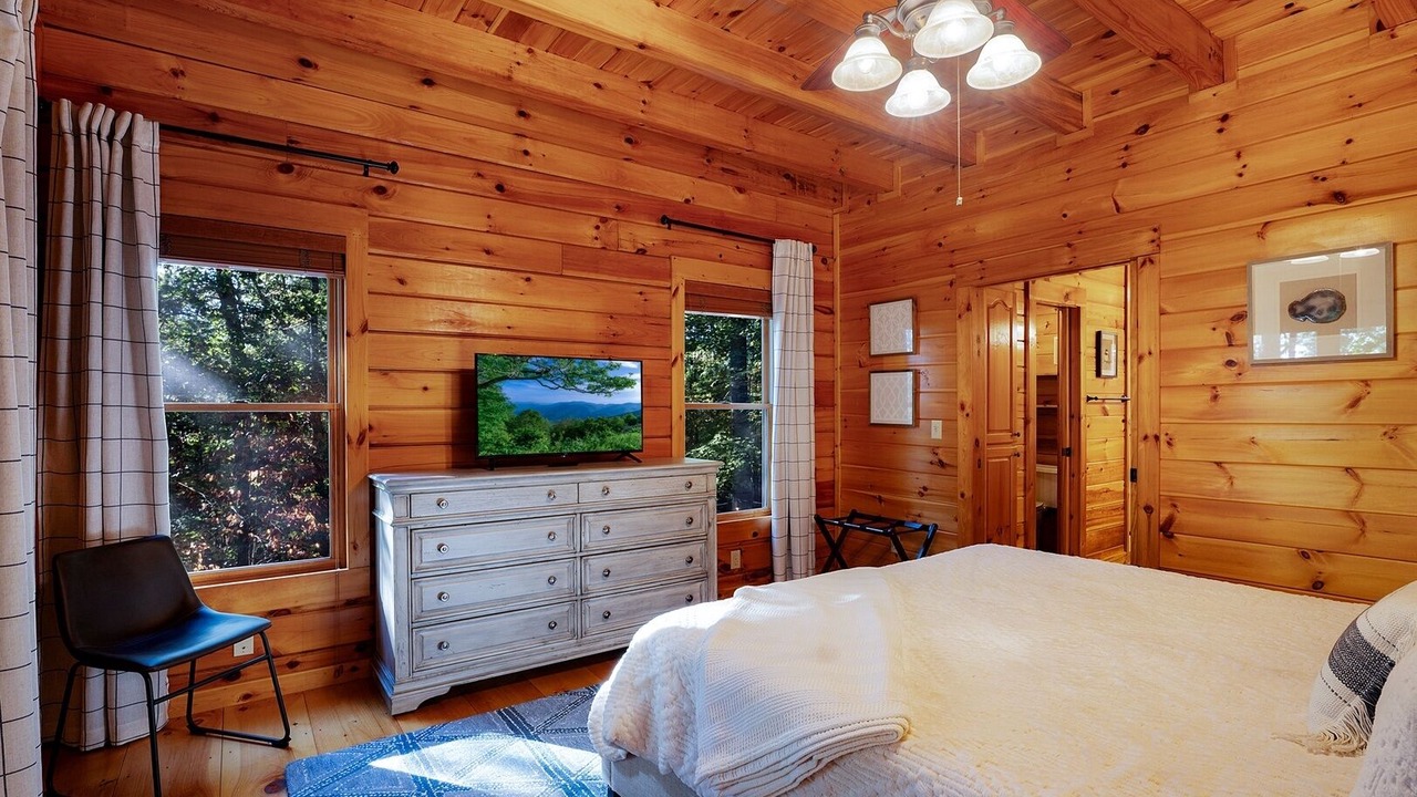 Photo of Bedroom in Cherry Log