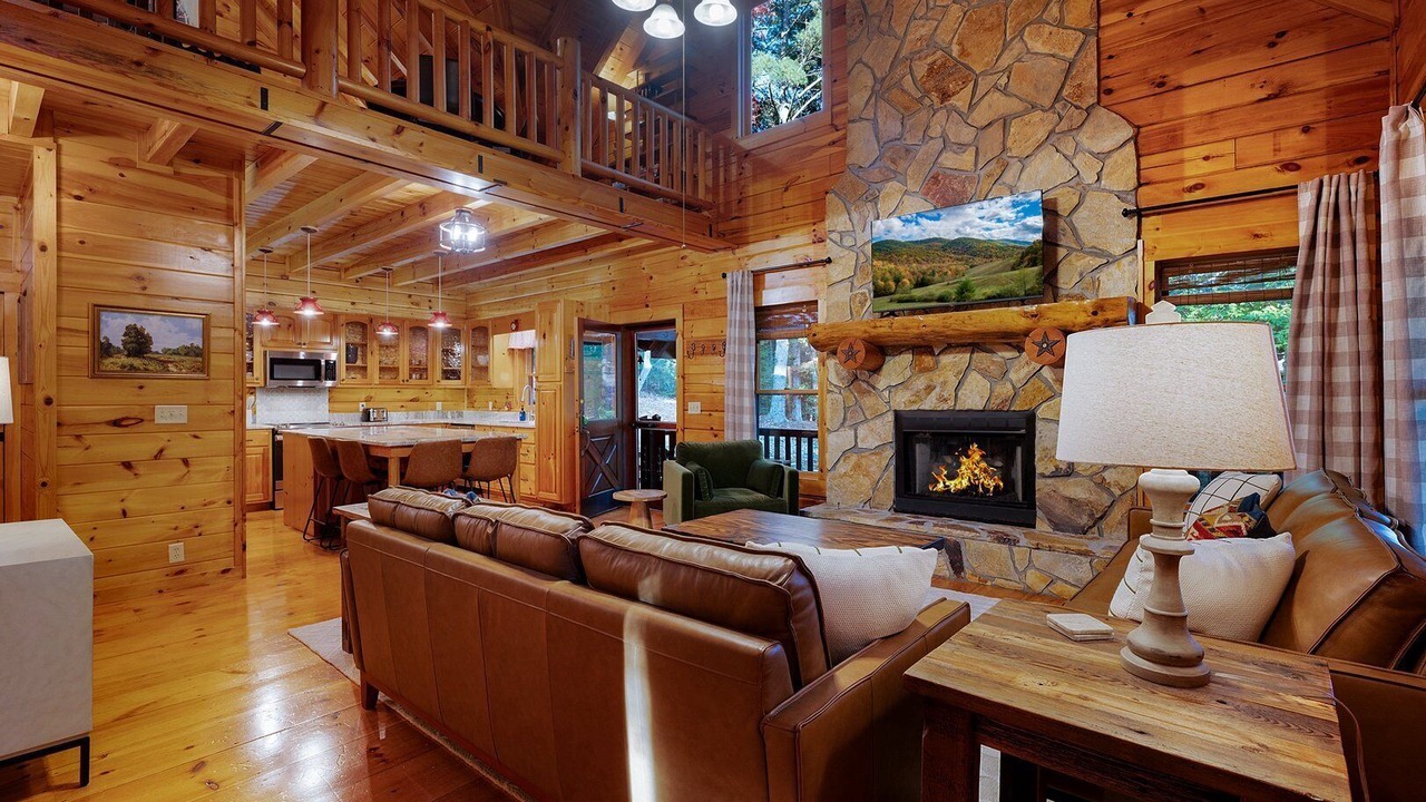 Photo of Livingroom in Cherry Log