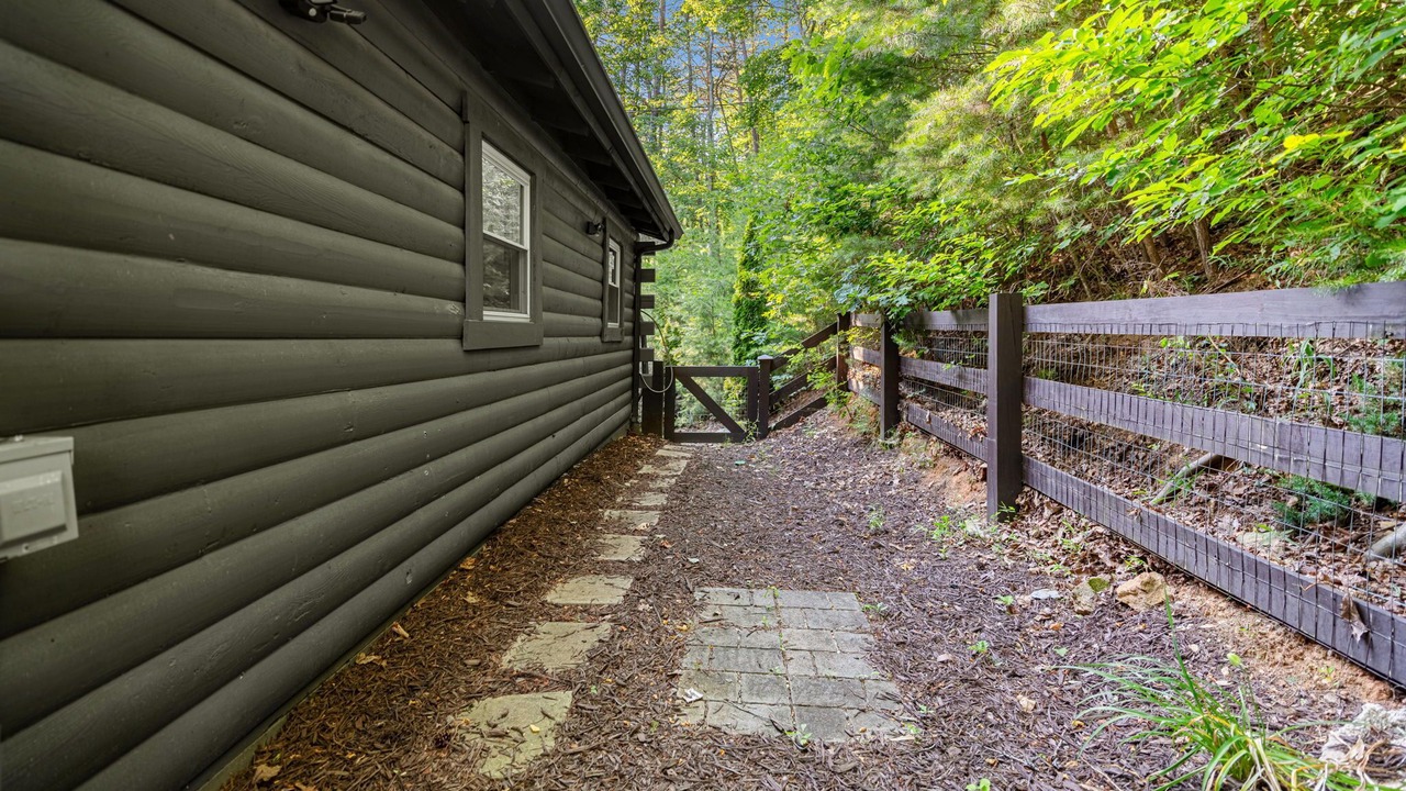 Photo of Outdoor in Cherry Log