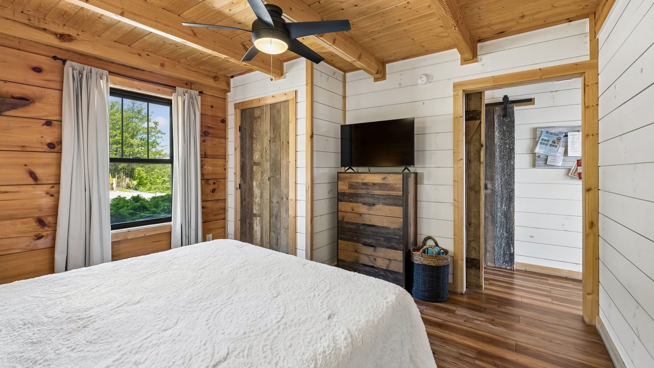 Photo of Bedroom in Tellico Plains