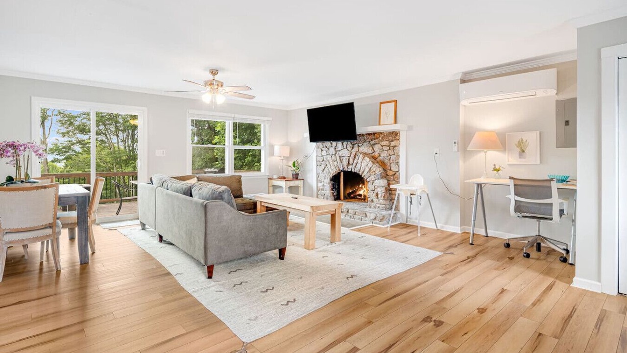 Photo of Livingroom in Blowing Rock