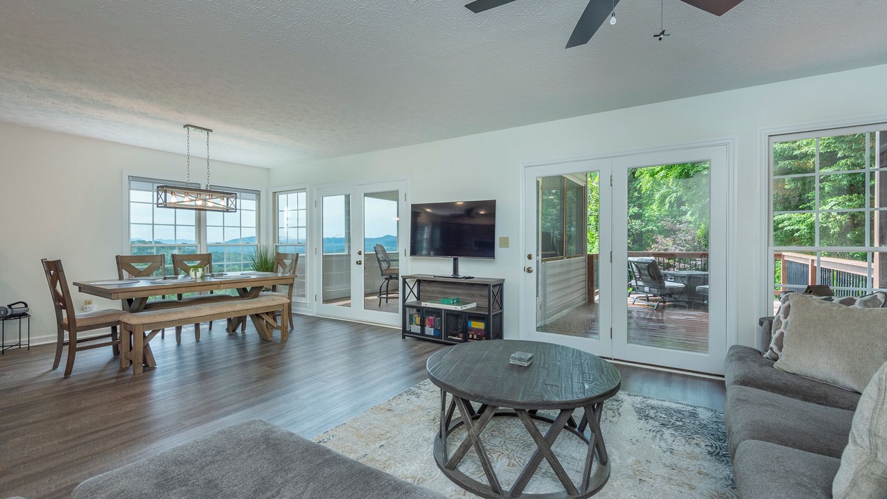 Photo of Livingroom in Candler