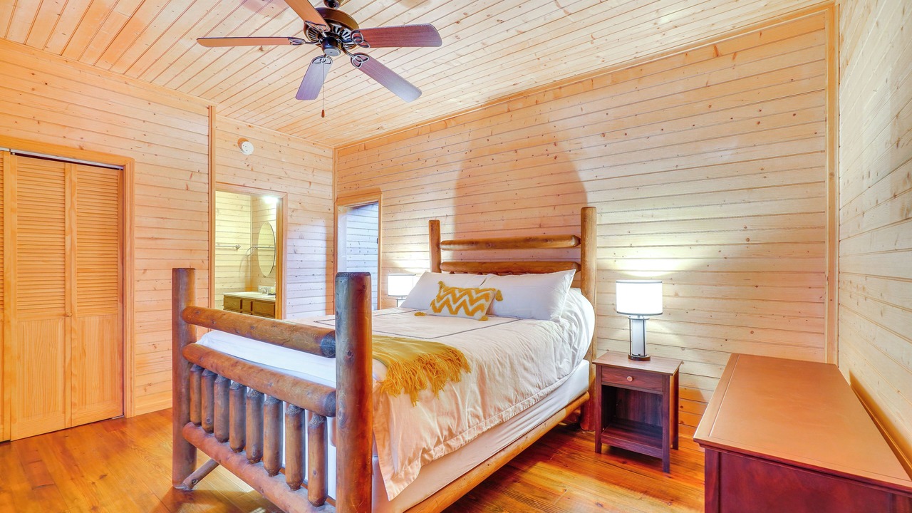 Photo of Bedroom in Muddy Pond