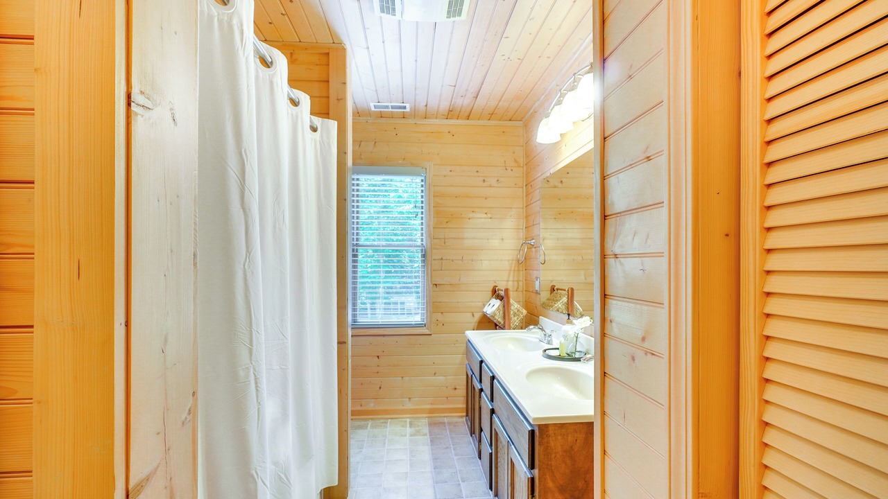 Photo of Bathroom in Muddy Pond