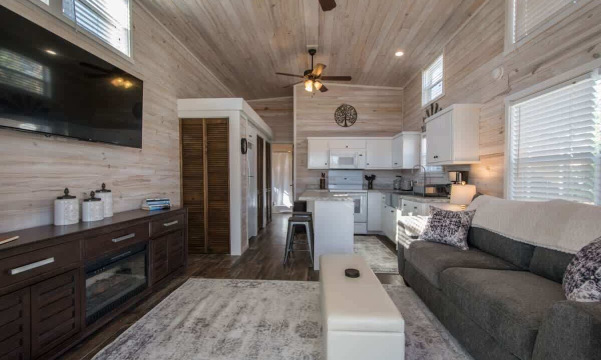 Photo of Bedroom in Upward