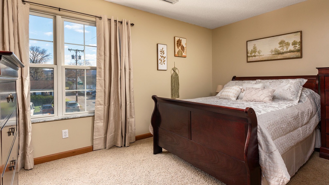 Photo of Bedroom in Kanawha City