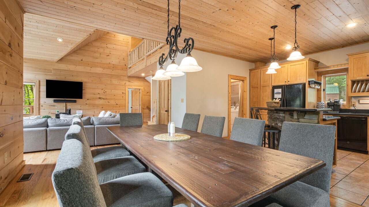 Photo of Bedroom in Avery Creek