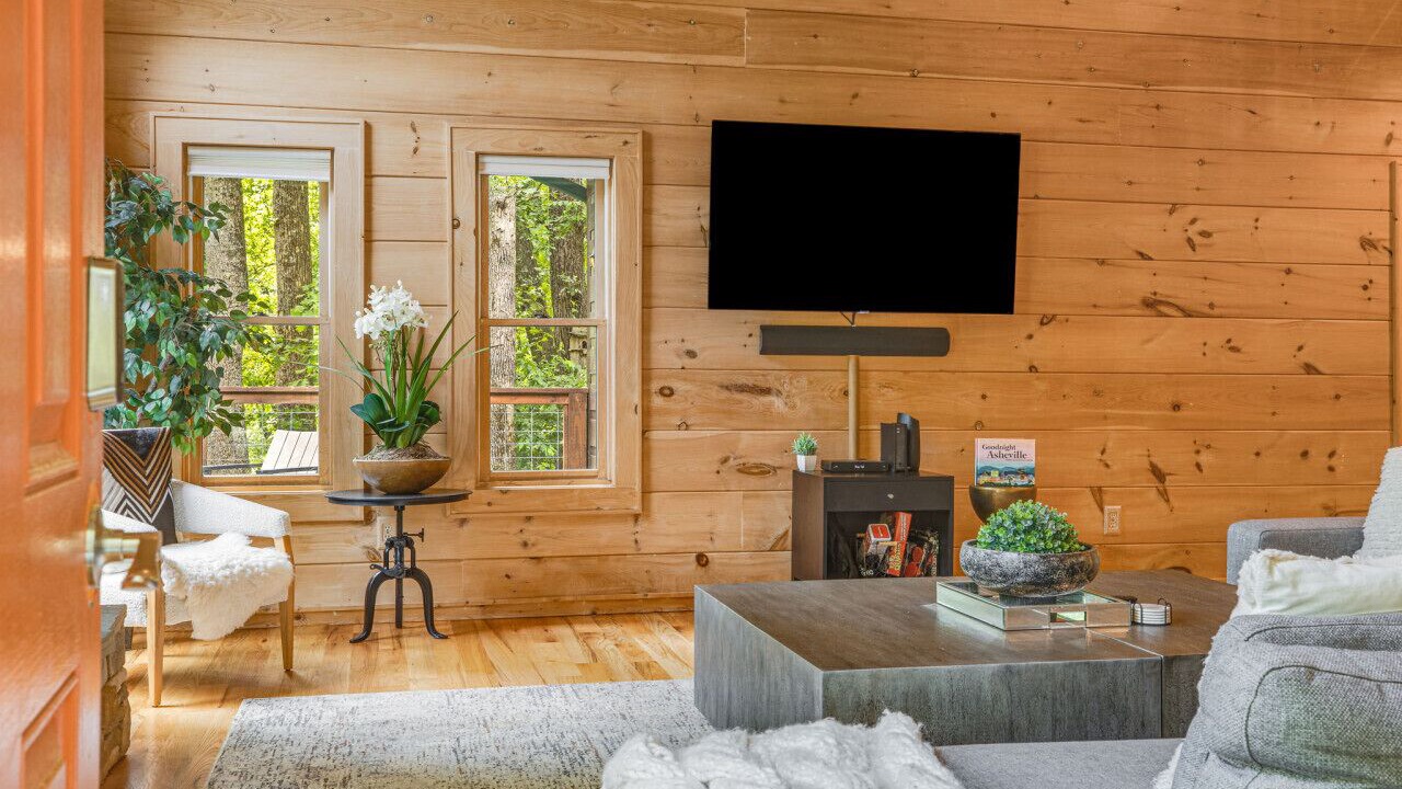 Photo of Livingroom in Avery Creek