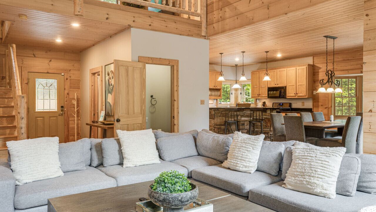 Photo of Livingroom in Avery Creek