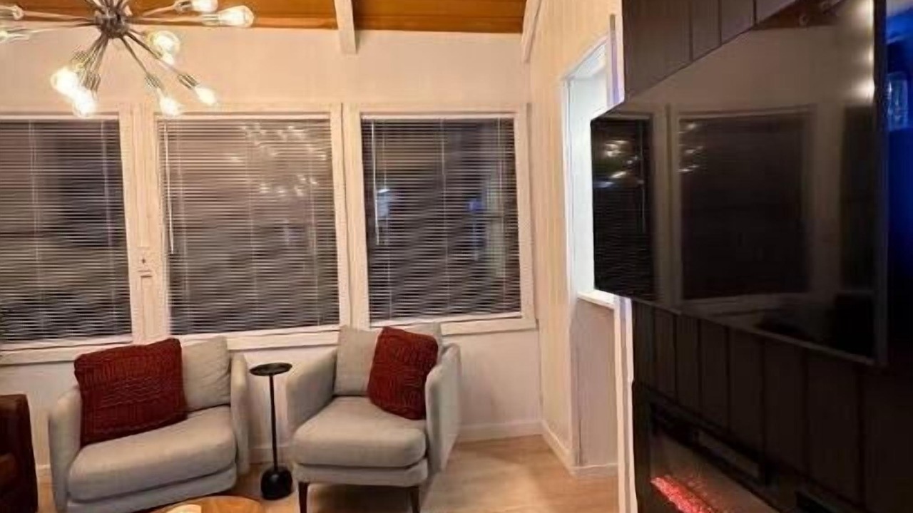 Photo of Livingroom in Davis