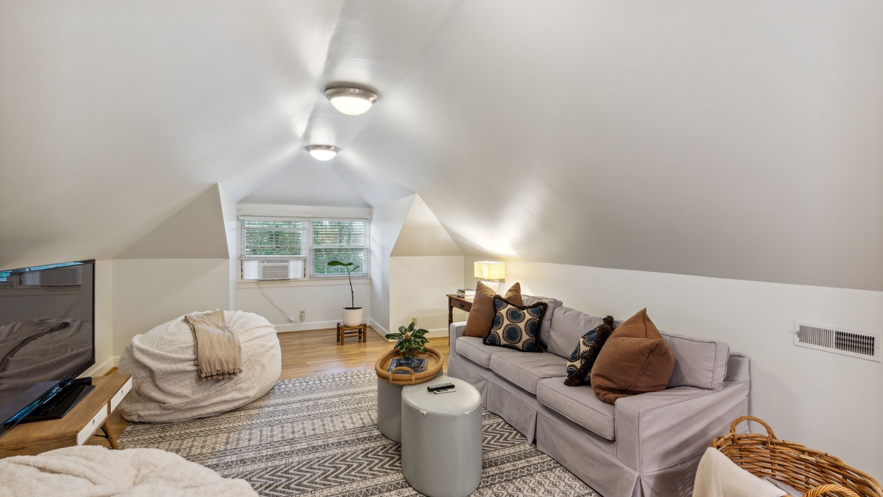 Photo of Livingroom in Green Hills
