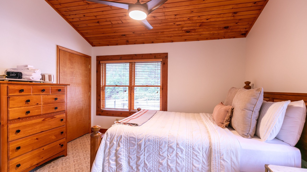 Photo of Bedroom in Deep Gap