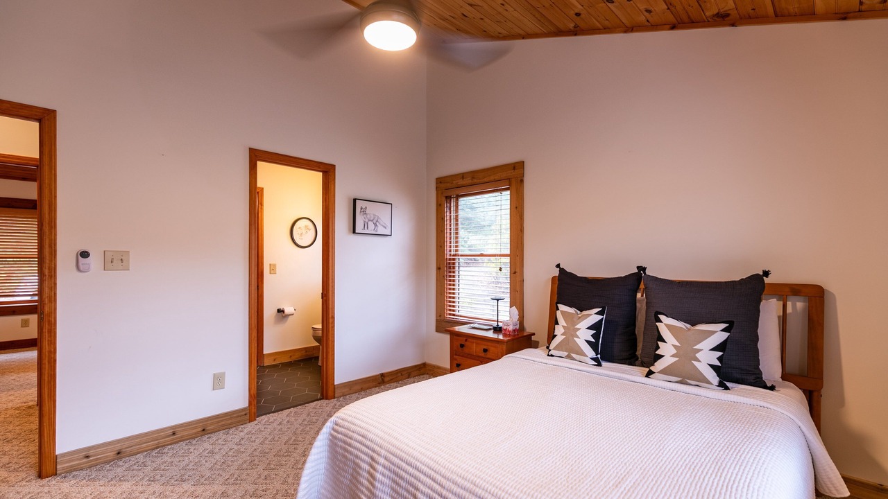 Photo of Bedroom in Deep Gap