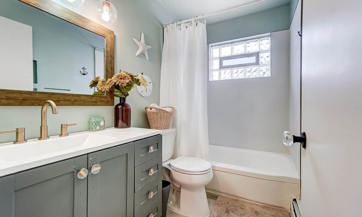 Photo of Bathroom in Roselawn Finance