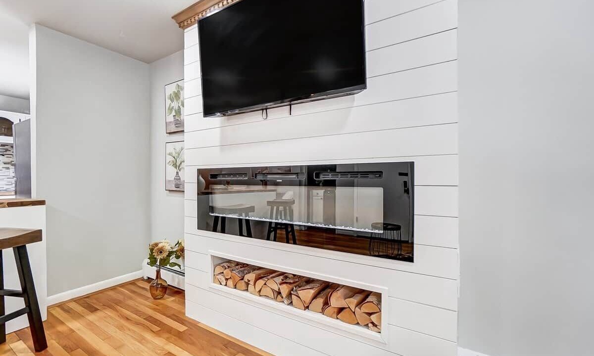Photo of Livingroom in Roselawn Finance
