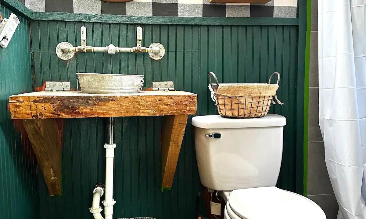 Photo of Bathroom in Huntcliff