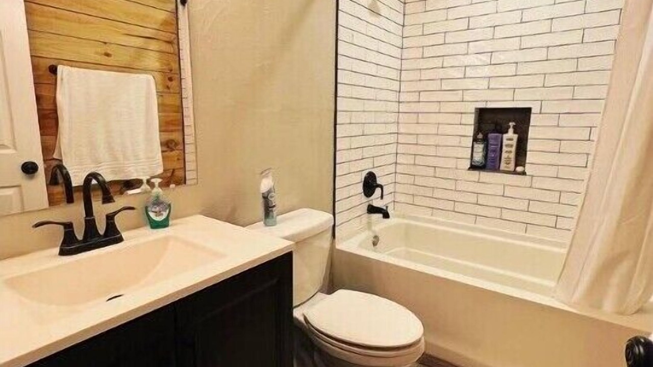 Photo of Bathroom in Mountain City