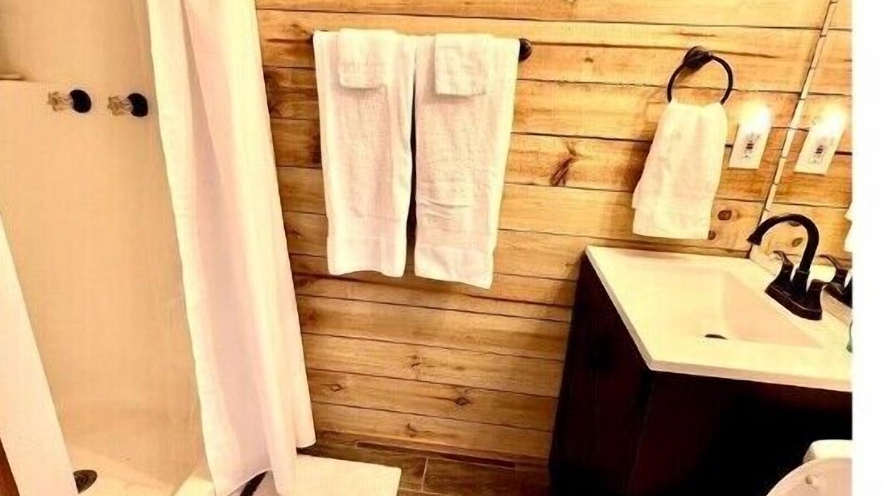 Photo of Bathroom in Mountain City