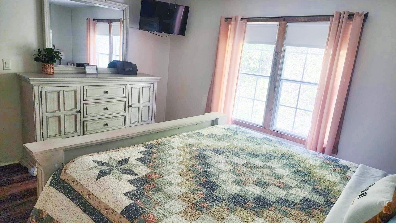 Photo of Bedroom in Pittman Center