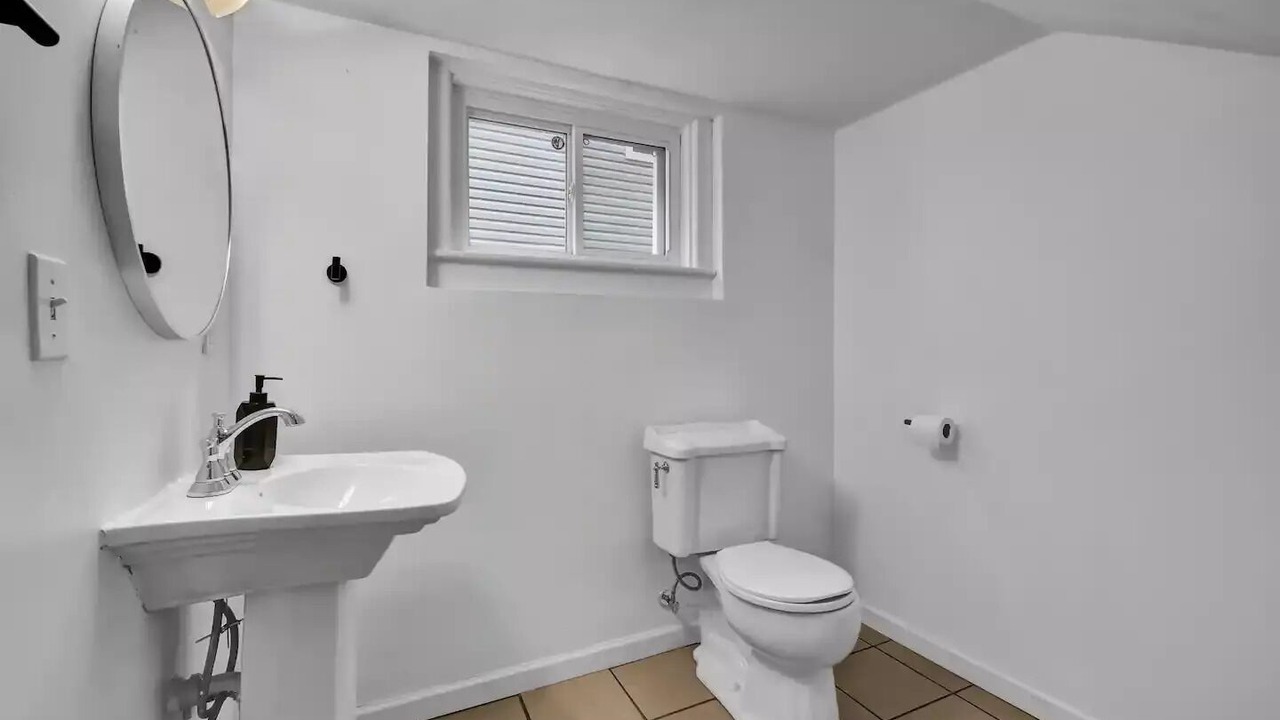 Photo of Bathroom in Shelby Park
