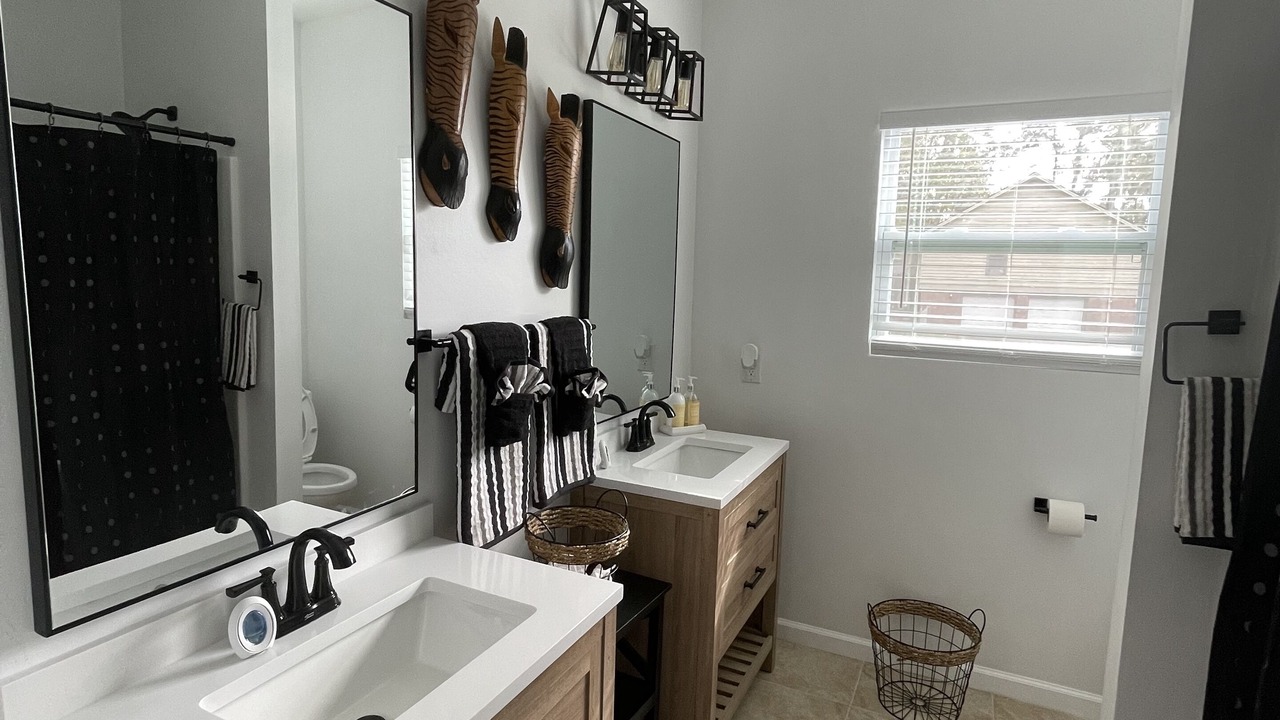 Photo of Bathroom in Garden City