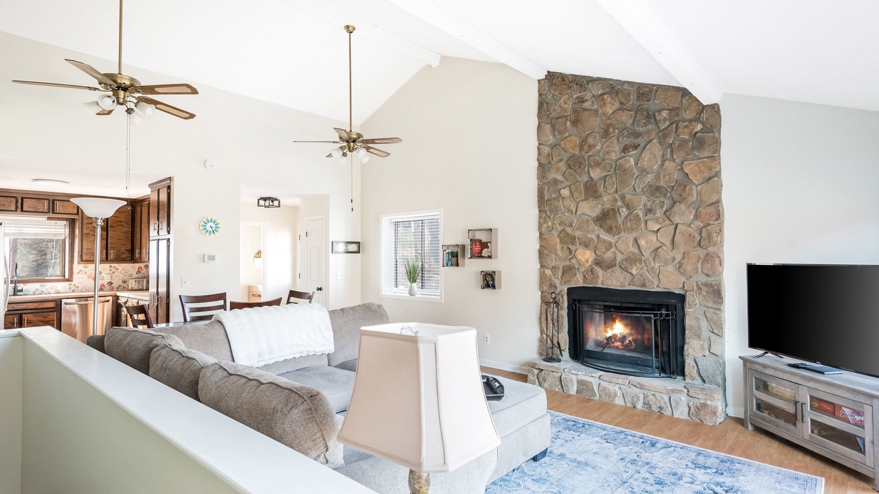 Photo of Livingroom in Jasper