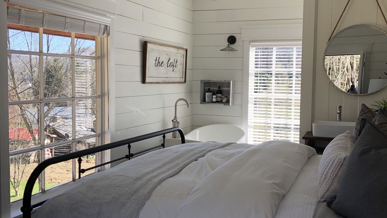 Photo of Bedroom in Altamont