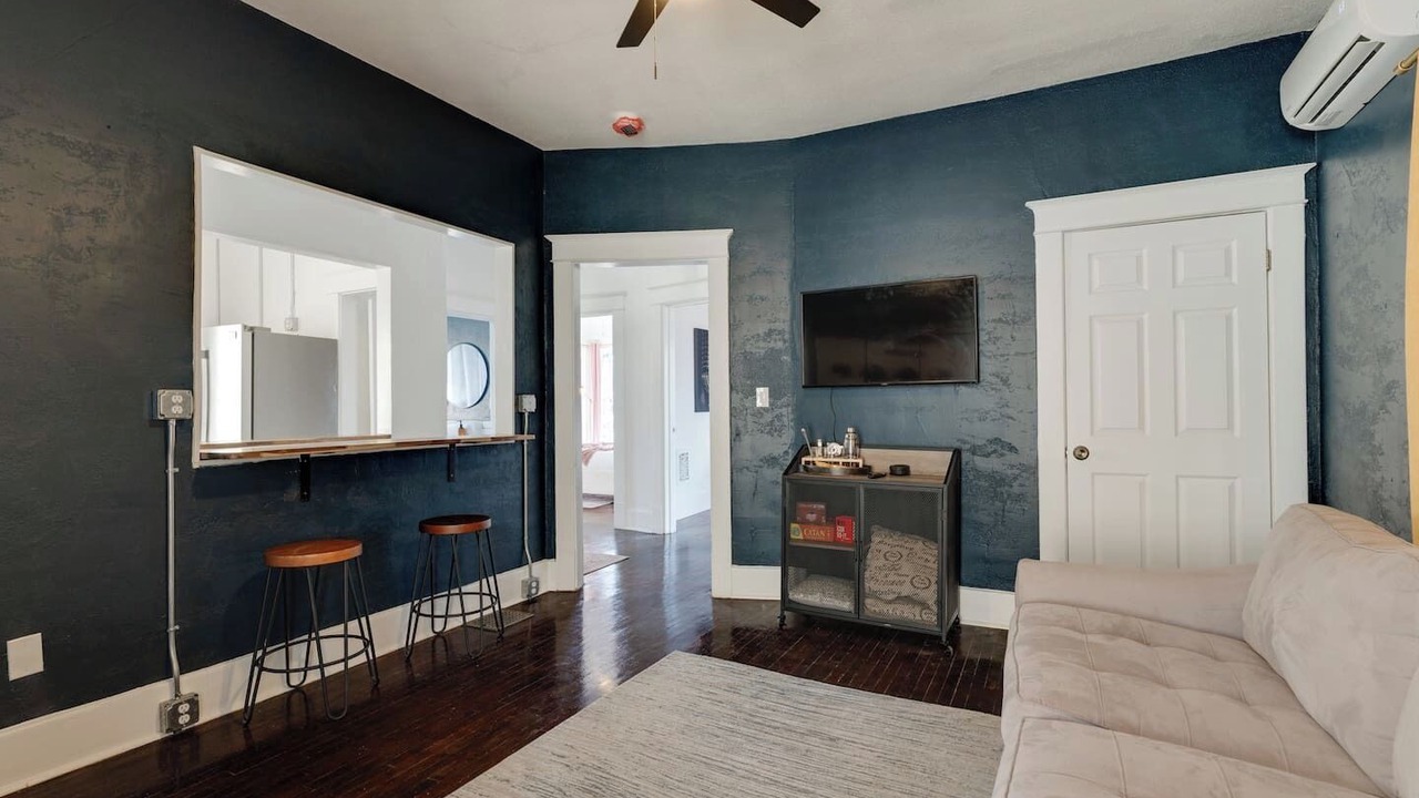 Photo of Livingroom in Hillsboro Village