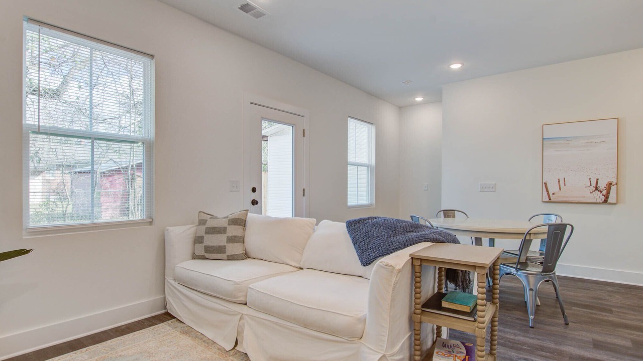 Photo of Livingroom in Hanahan