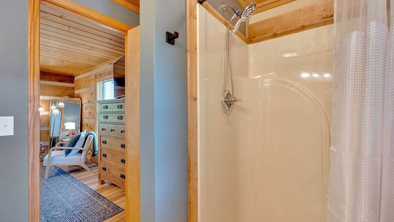 Photo of Bathroom in Newland