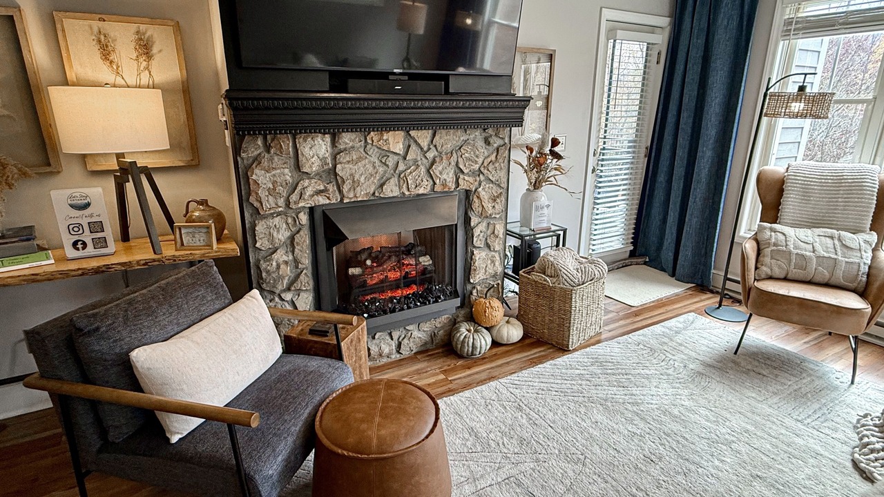 Photo of Livingroom in Seven Devils