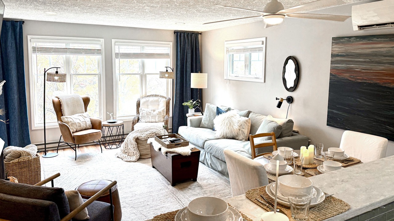 Photo of Livingroom in Seven Devils