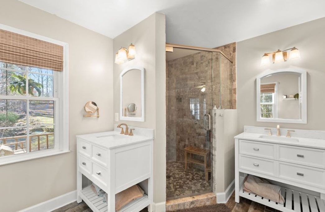 Photo of Bathroom in Gumlog