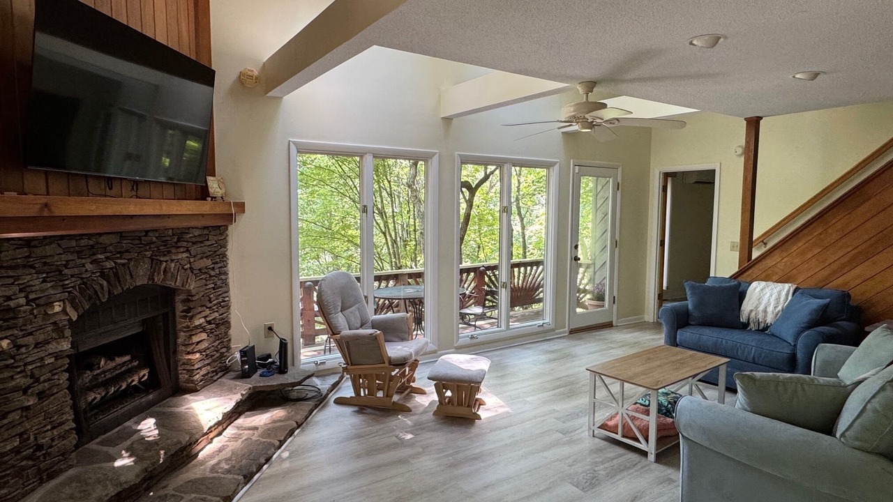 Photo of Livingroom in Maggie Valley