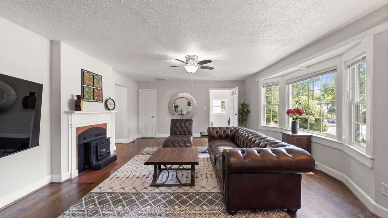 Photo of Livingroom in Lindley Park
