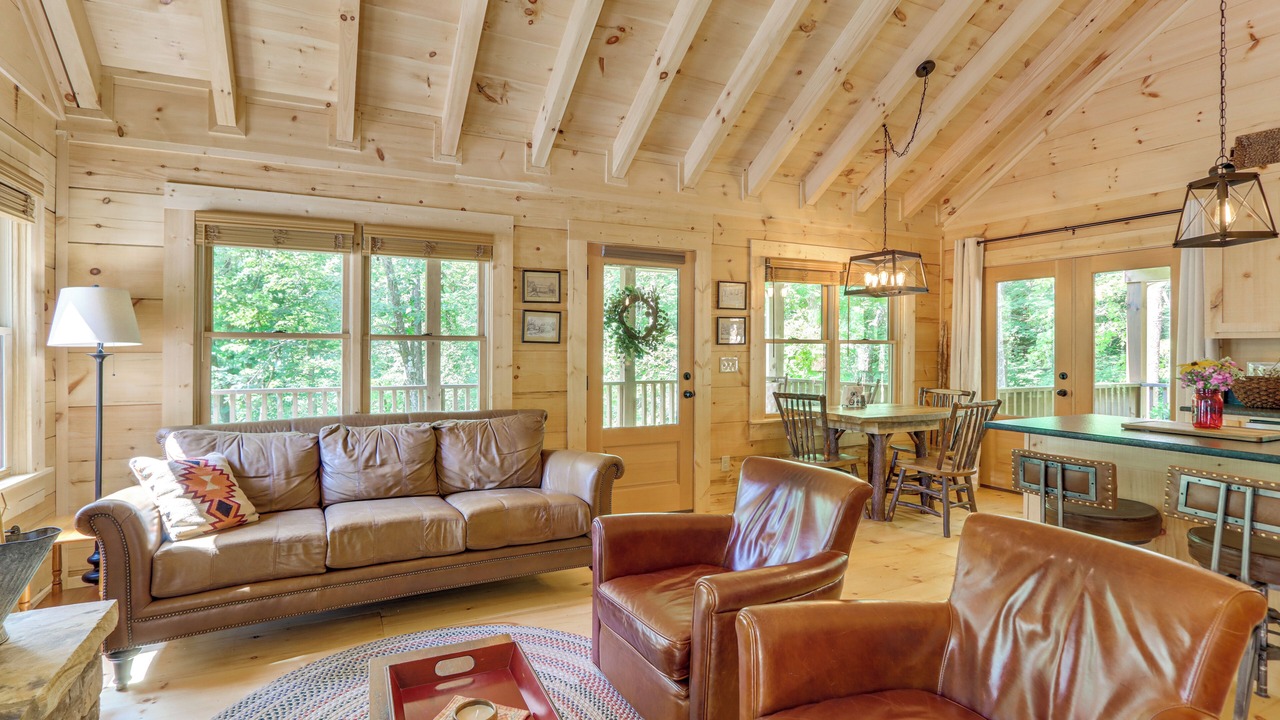 Photo of Livingroom in Cherry Log