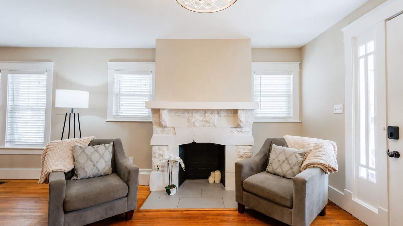 Photo of Livingroom in East Hill