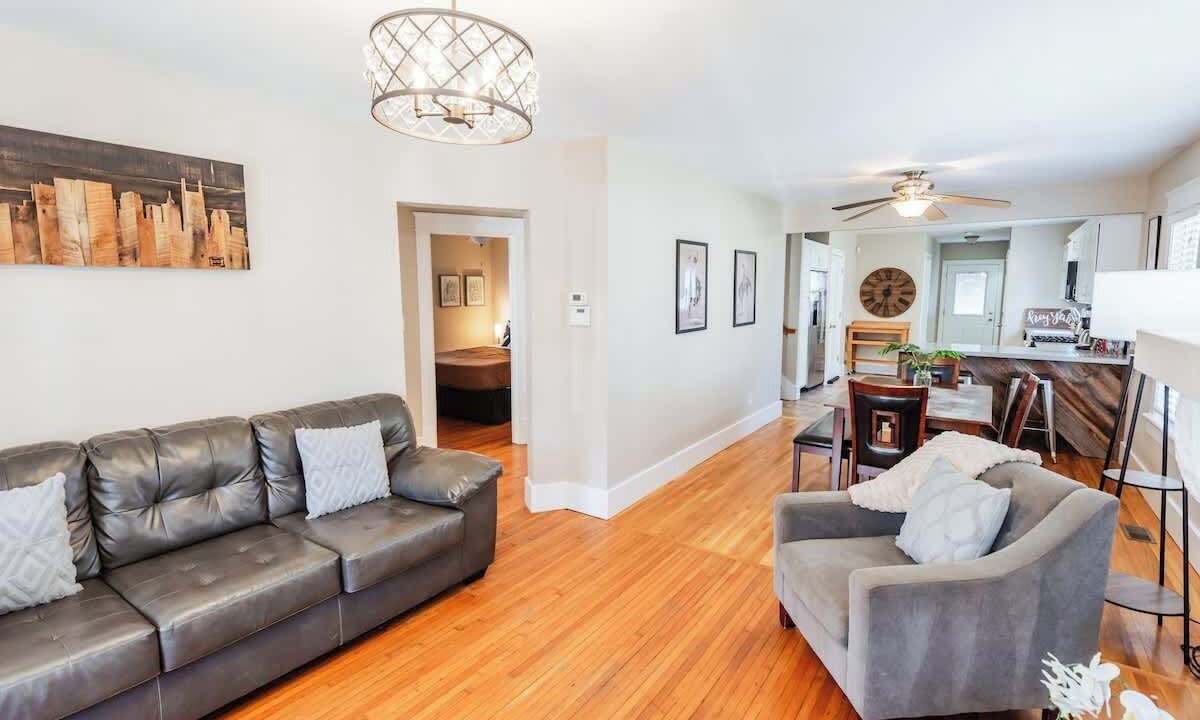 Photo of Livingroom in East Hill