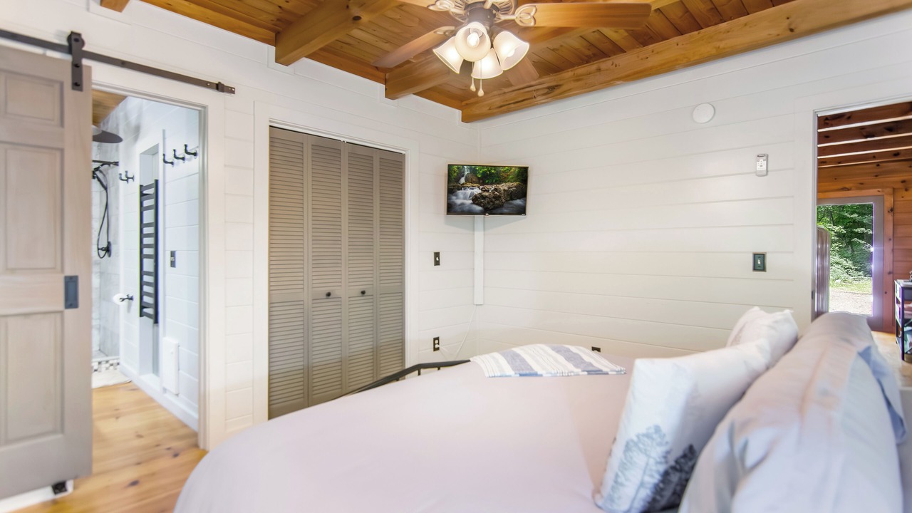 Photo of Bedroom in Ellijay