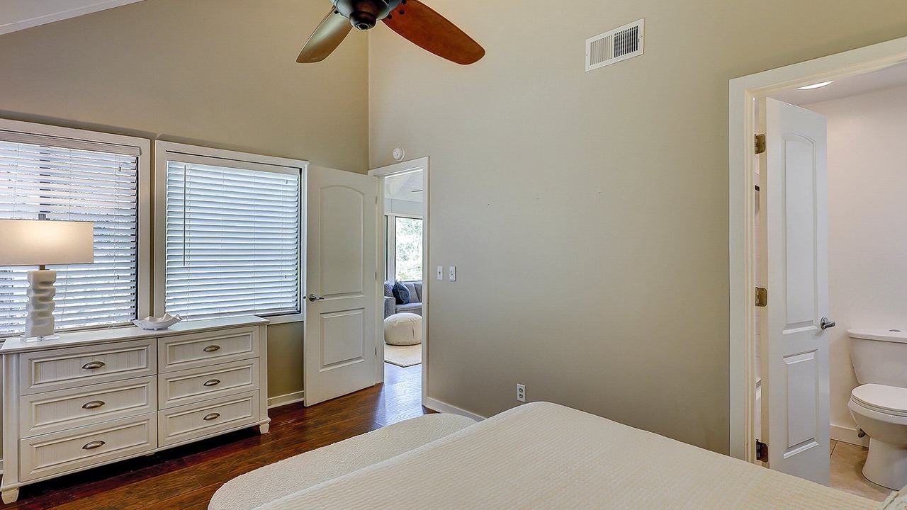 Photo of Bedroom in Night Heron