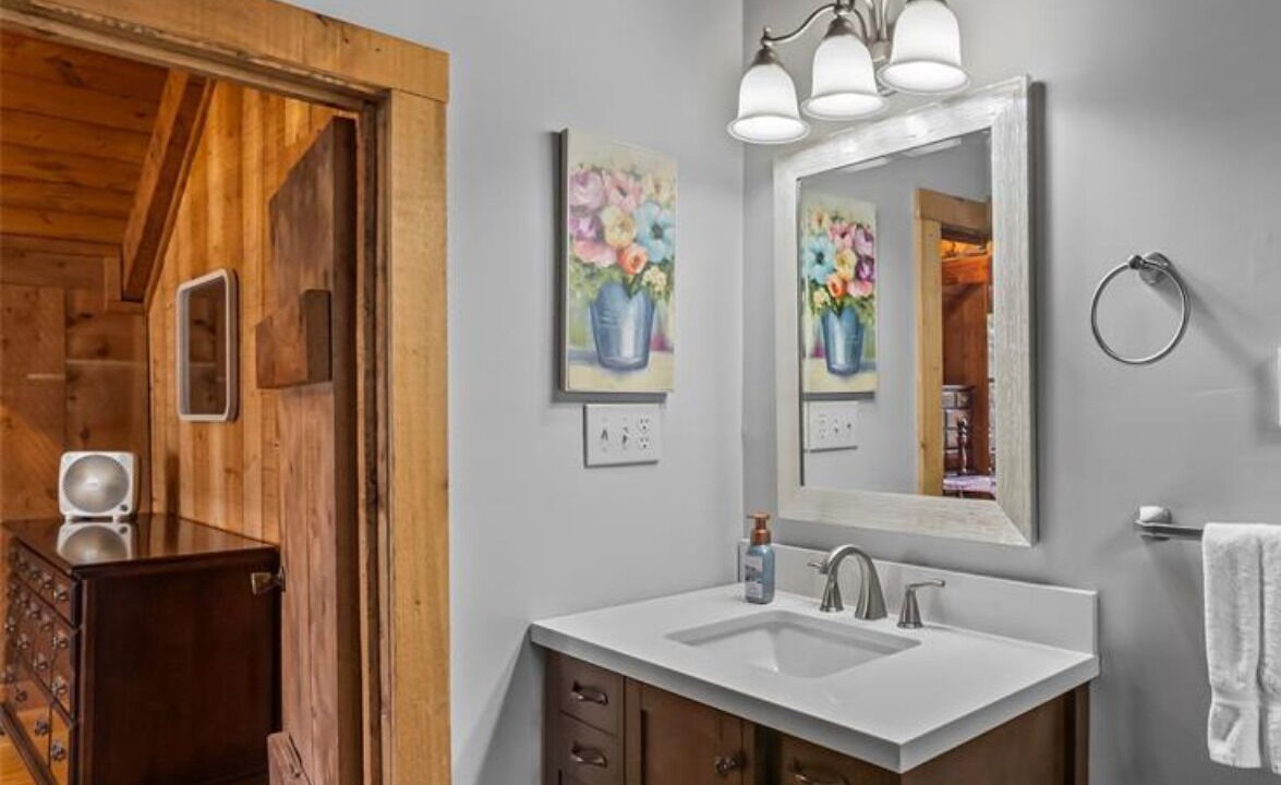 Photo of Bathroom in Newland