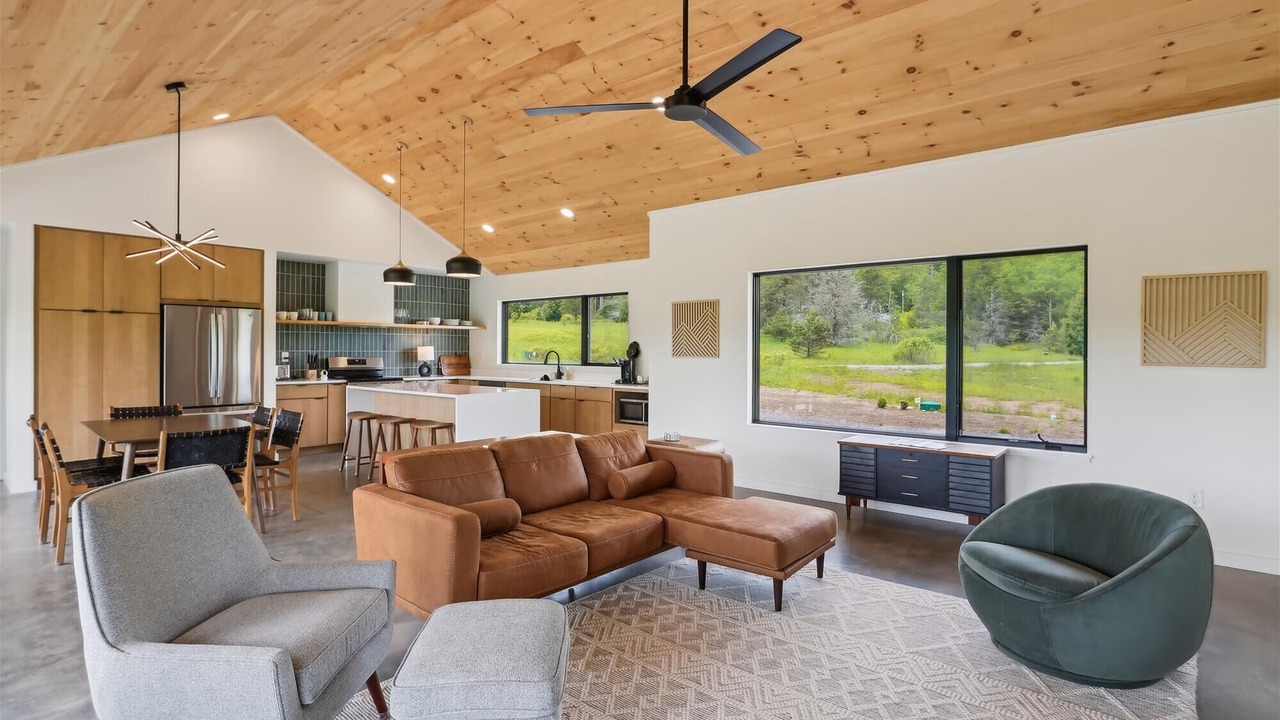 Photo of Livingroom in Davis