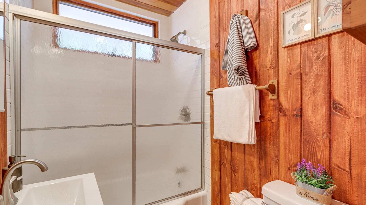 Photo of Bathroom in Raccoon Ridge