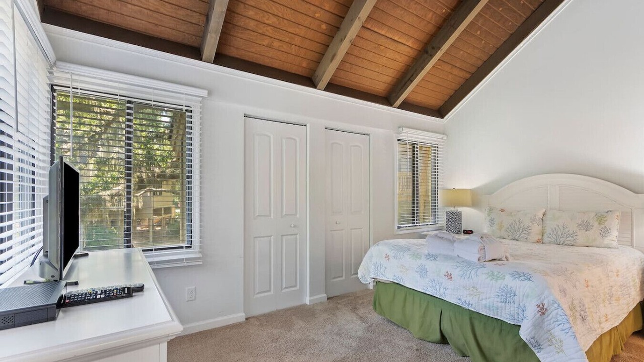 Photo of Bedroom in Night Heron