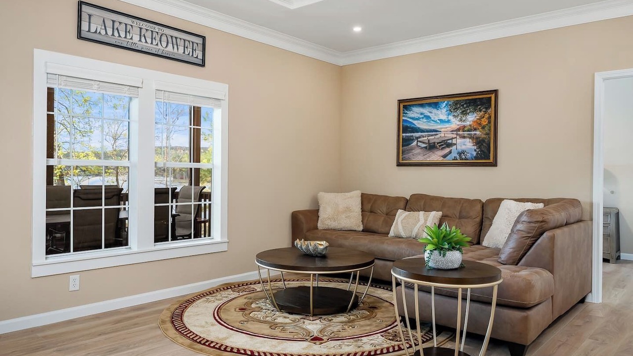 Photo of Livingroom in Six Mile