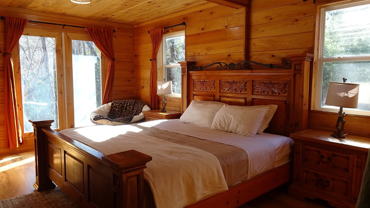 Photo of Bedroom in Hiawassee