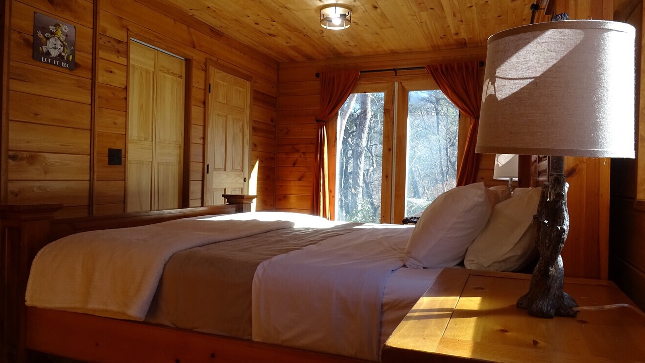 Photo of Bedroom in Hiawassee