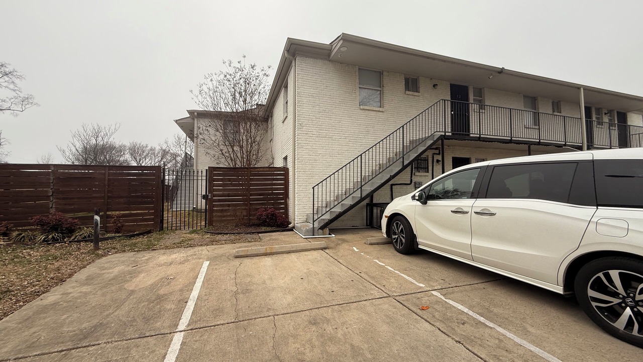 Photo of Outdoor in Uptown