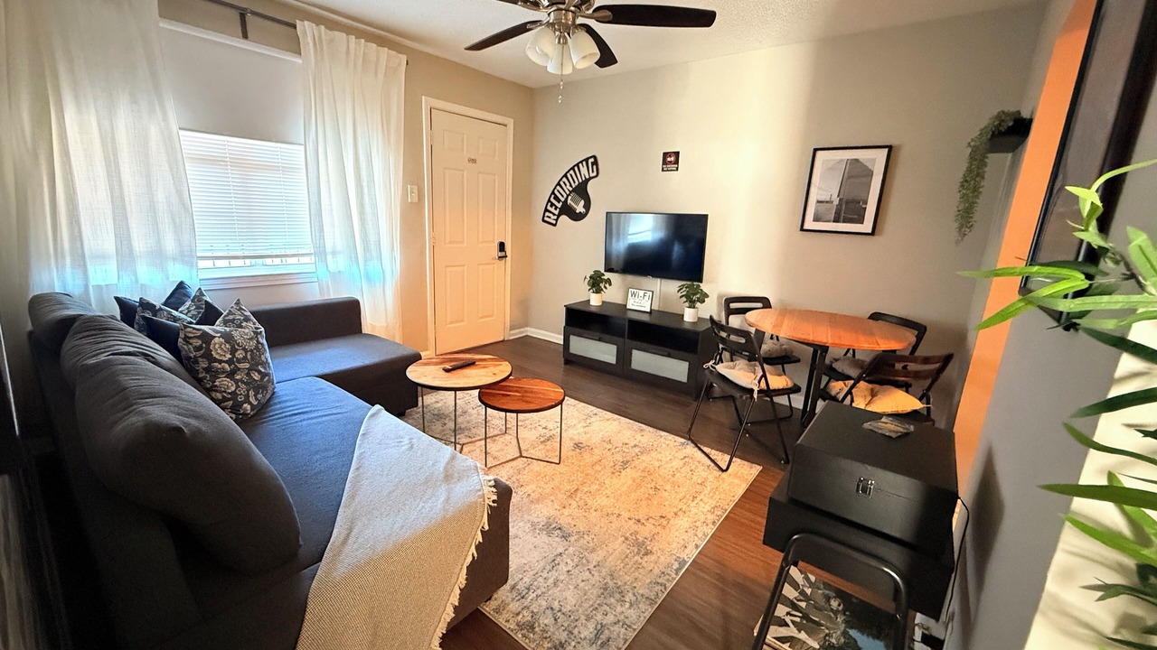 Photo of Livingroom in Uptown