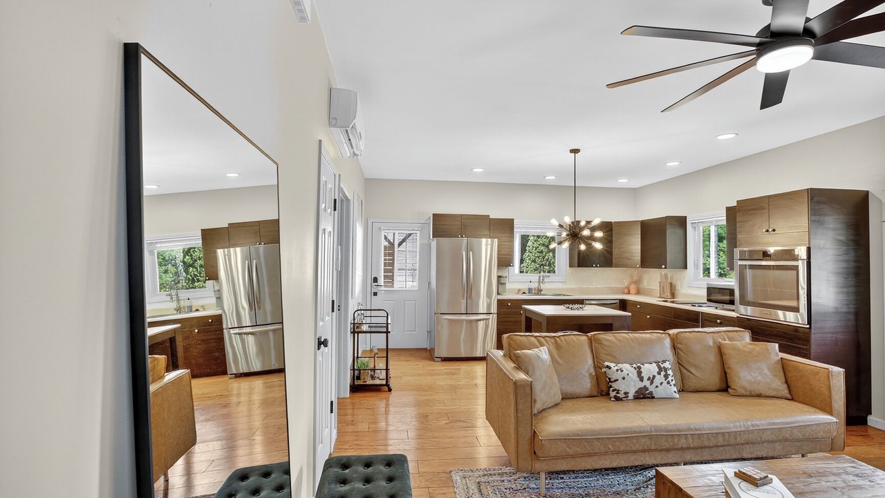 Photo of Livingroom in Candler